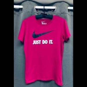 Nike Women’s Slim Fit Short Sleeve T-Shirt